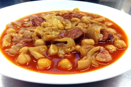 Callos con garbanzos la cantina