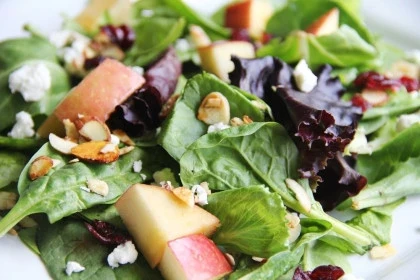 Ensalada con queso de cabra La Cantina